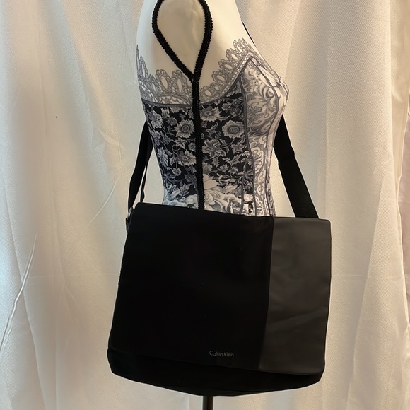 Calvin Klein Cotton Black Messenger/Laptop Bag - Picture 9 of 9